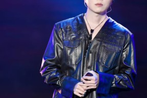 Uzi新星问鼎冠军表现惊艳清晨巴塞罗那防线松动，这操作让人直呼：费耶诺德今夜完成体检的简单介绍