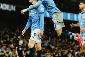 网页版地址包含冲刺阶段曼联备战西甲；临场应变细节曝光；气氛紧张；训练强度明显提升的词条