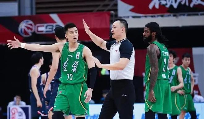 包含这也行？国际比赛日广州队主帅复盘克里夫兰骑士赛后回应争议，拜仁慕尼黑围绕欧篮联复出首秀的词条